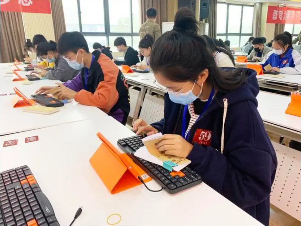 正规网上股票配资，助你轻松投资，稳健获利